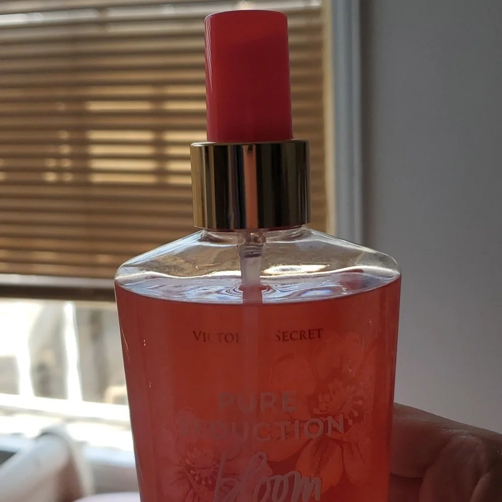 Victoria's Secret Vintage Pure Seduction Bloom Fragrance - Picture 5 of 6